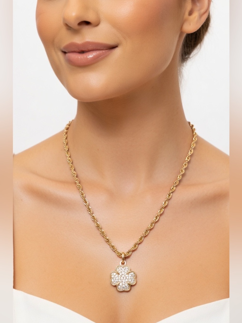 Chanel Camellia necklace include box and dust